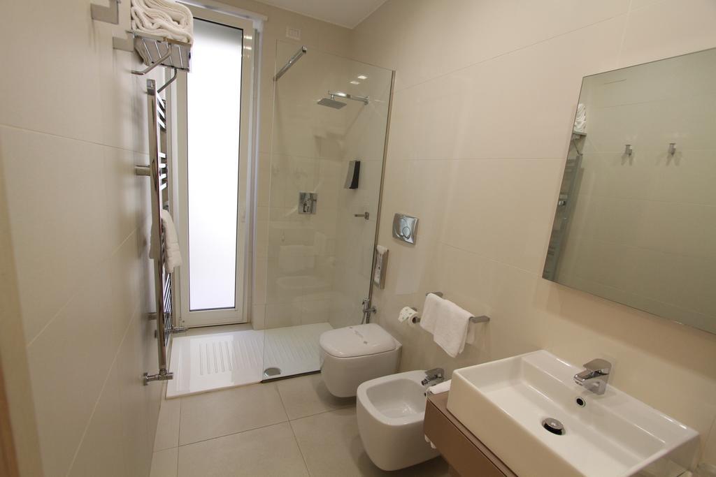 Soglow Business Class Hotel Молфета Екстериор снимка