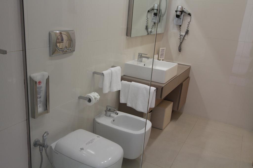 Soglow Business Class Hotel Молфета Екстериор снимка