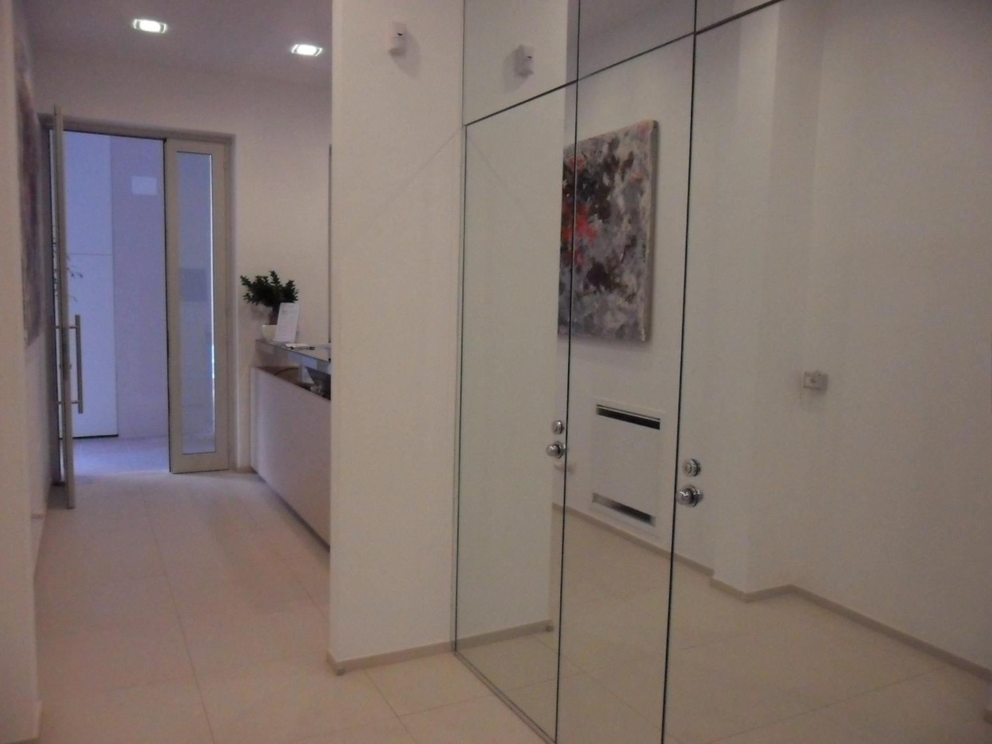 Soglow Business Class Hotel Молфета Екстериор снимка