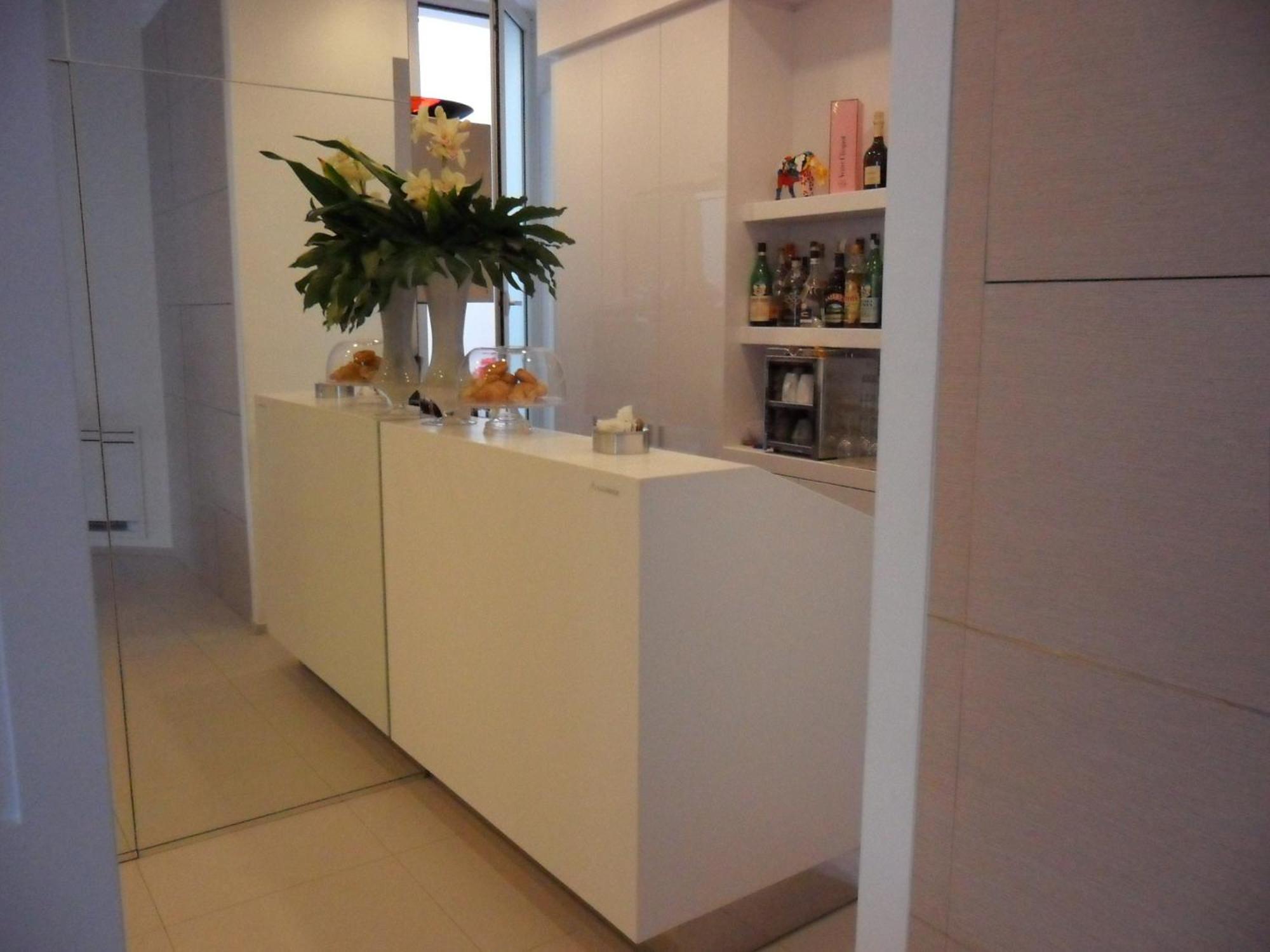 Soglow Business Class Hotel Молфета Екстериор снимка