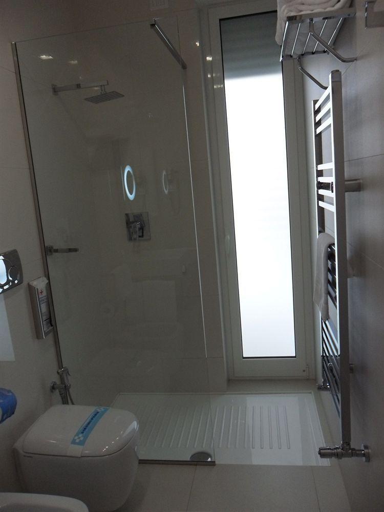 Soglow Business Class Hotel Молфета Екстериор снимка
