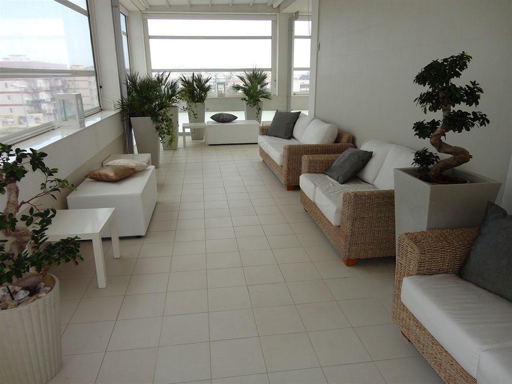Soglow Business Class Hotel Молфета Екстериор снимка