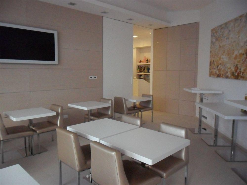 Soglow Business Class Hotel Молфета Екстериор снимка