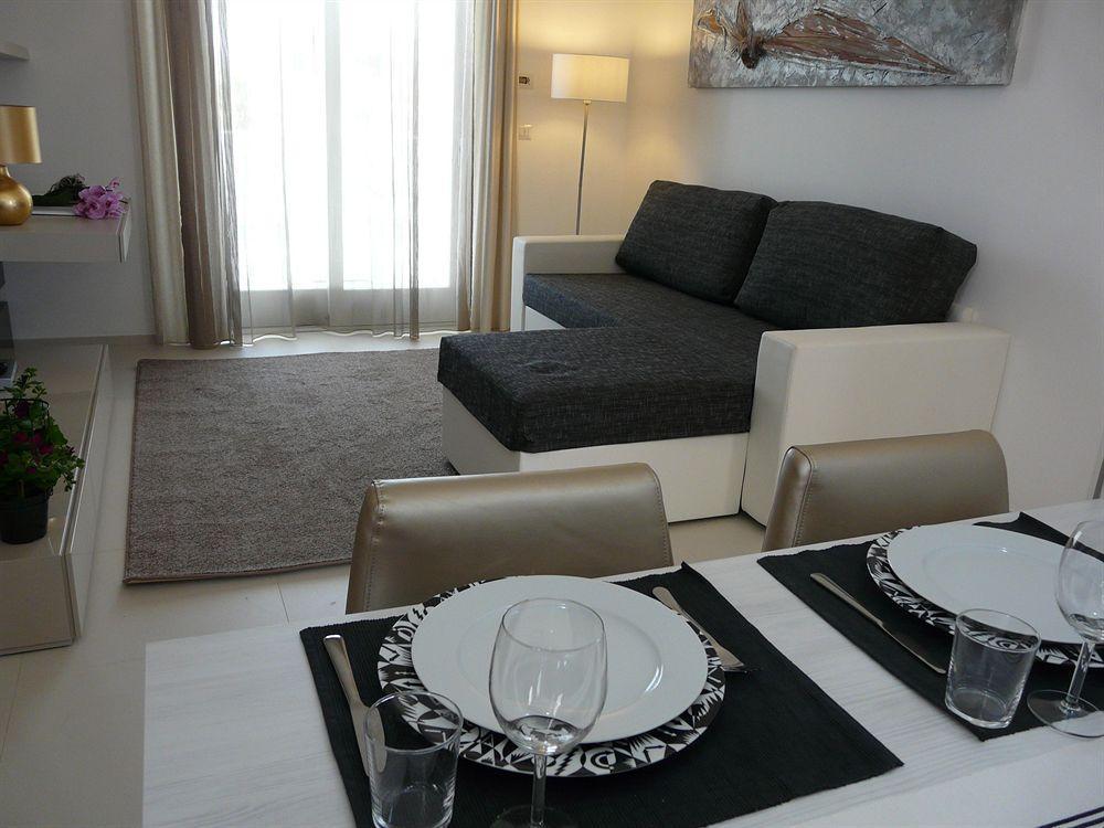 Soglow Business Class Hotel Молфета Екстериор снимка