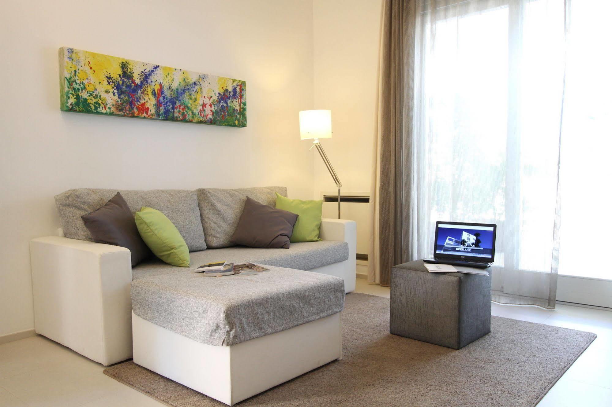Soglow Business Class Hotel Молфета Екстериор снимка