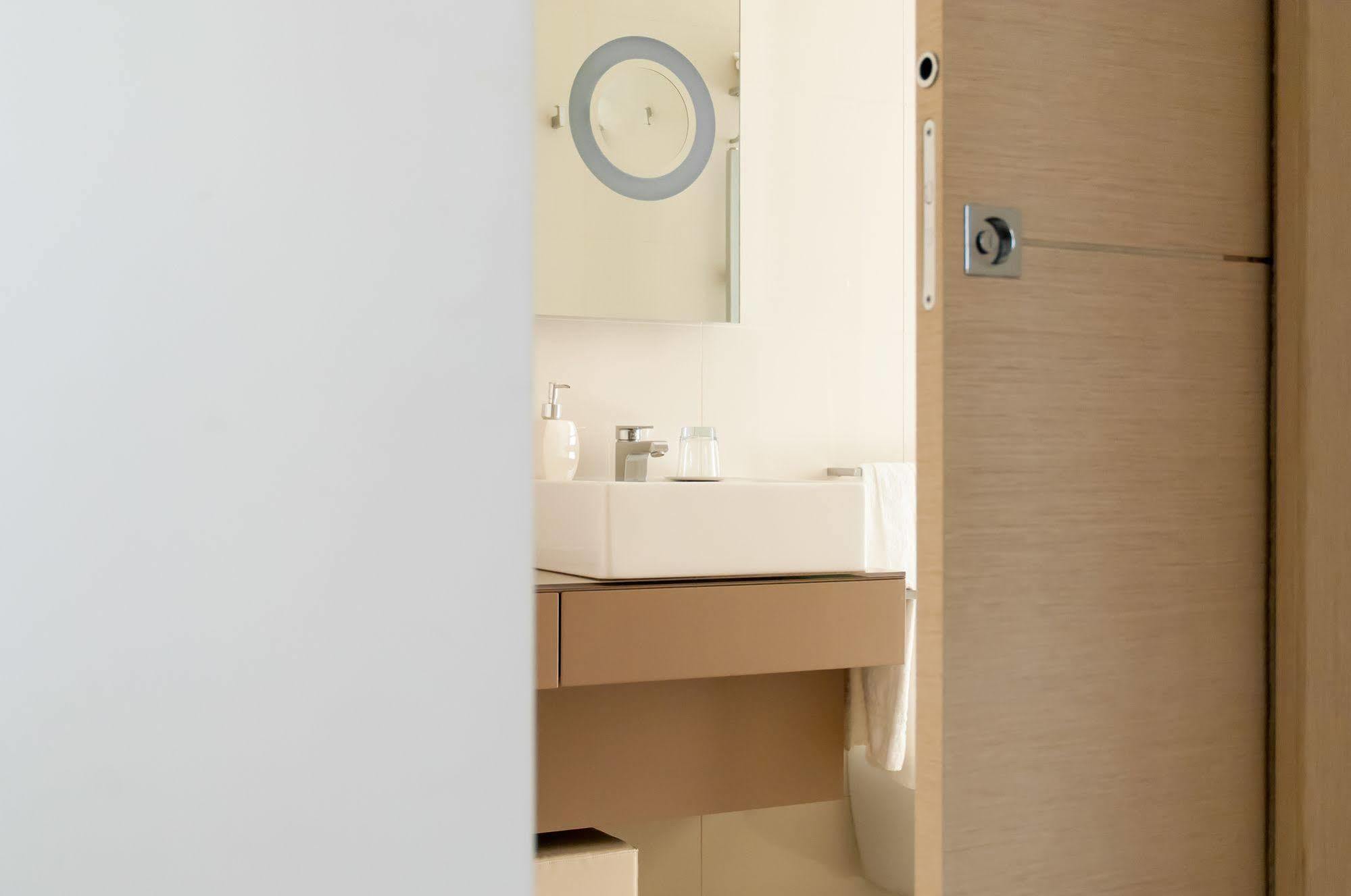 Soglow Business Class Hotel Молфета Екстериор снимка