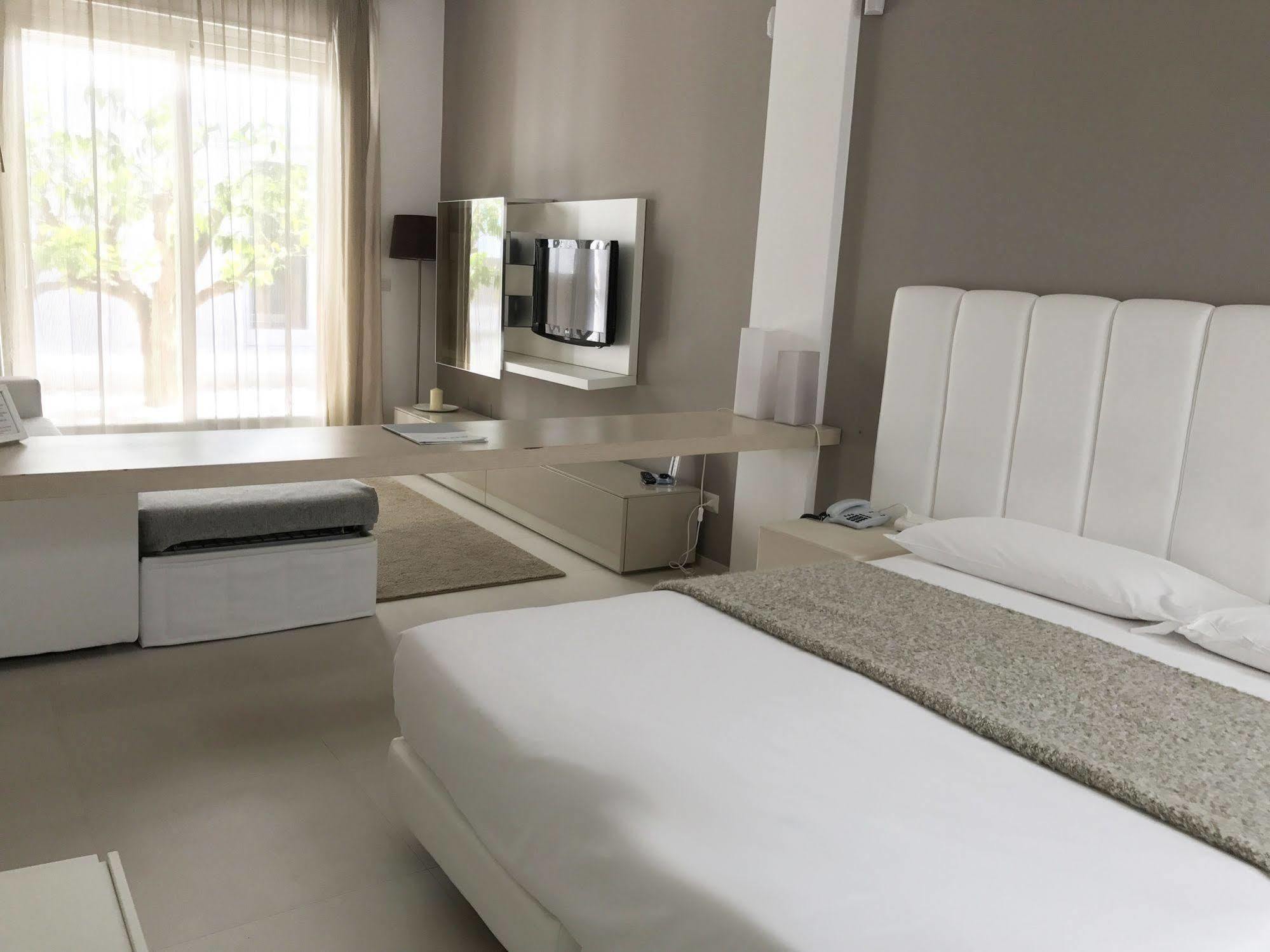 Soglow Business Class Hotel Молфета Екстериор снимка